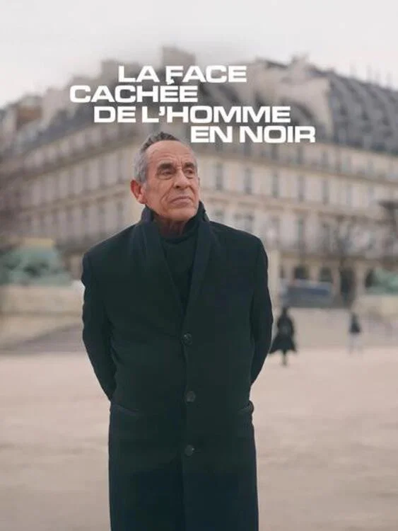 La face cachée de l'homme en noir